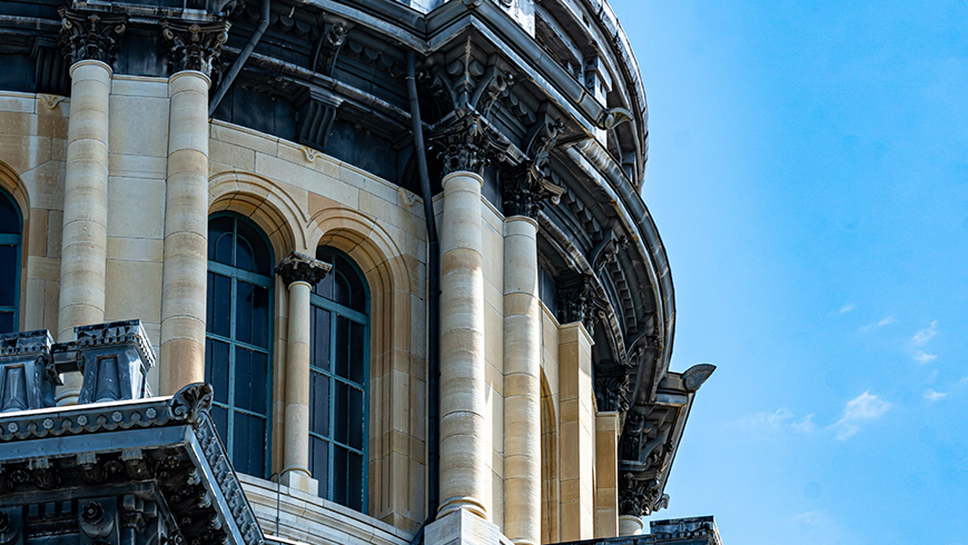 Closeup photo of dome of Illinois State Capitol building